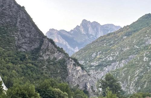 Saint-Beat Appartement | Mountain view 2-bedroom Pyrenees apartment