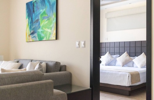 San Pedro Mixtepec Station Balnéaire | Mountain View 2 Bedroom Residence with Resort Amenities Steps from the Beach!