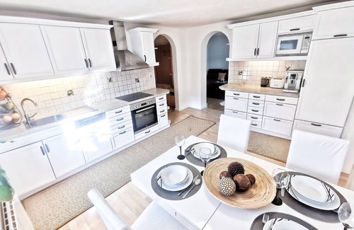 Imst Appartement | Mountain View Apartment. . Near Ski Resort. Family- and Pet-Friendly.