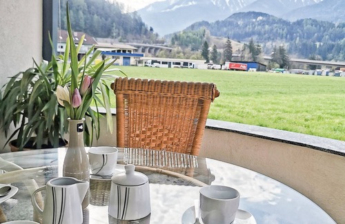 Imst Appartement | Mountain View Apartment. . Near Ski Resort. Family- and Pet-Friendly.