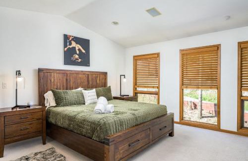 Evergreen Maison | Mountain View Apartment Near Downtown & Trails