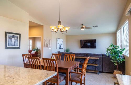 Monterra Knolls Maison | Mountain View Beauty with Pool