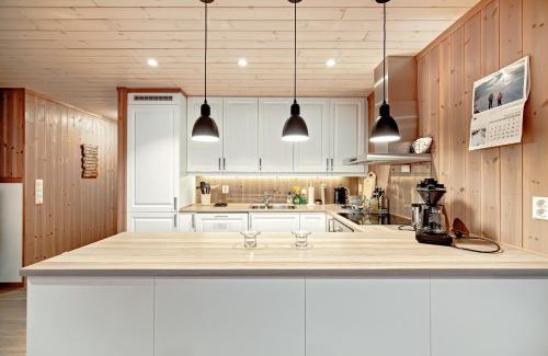 Sennesvik Maison | Mountain View Cabin