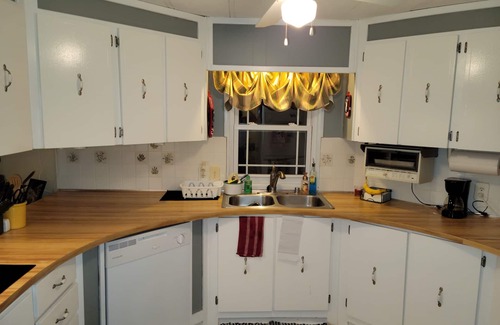 Speedwell Maison | Mountain View! Close to Lake and trails