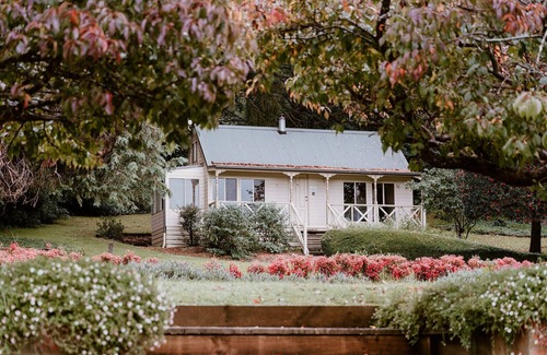 The Patch Maison | Mountain View Cottage - with spa and fireplace
