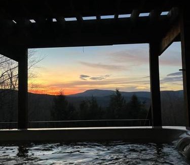 Rumney Maison | Mountain View Escape with Hot Tub