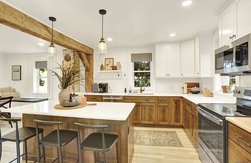 Cocolamus Autre | Mountain View Farm House