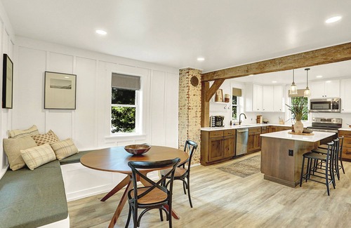 Cocolamus Autre | Mountain View Farm House