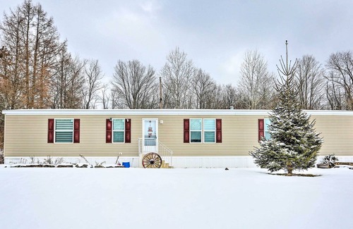 De Lancey Maison | Mountain-View Hamden Hideaway w/ BBQ Grill!