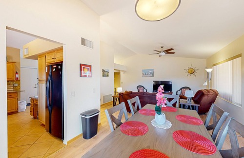 Saddlebrooke Maison | Mountain-view home with shaded patio, large yard, on-site golf & tennis