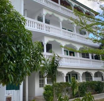 Vaudreuil Hôtel | Mountain View Hotel and Bar Restaurant