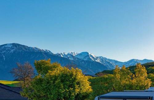 Kaikoura Maison | Mountain View - Kaikoura Holiday Home