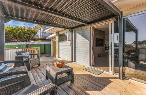 Stoke Maison | Mountain View - Nelson Holiday Home
