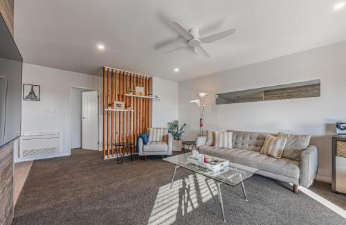 Stoke Maison | Mountain View - Nelson Holiday Home