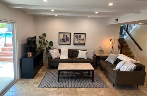 Agoura Hills Maison | Mountain View Poolside Retreat