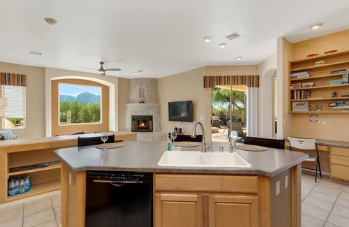 Oro Valley Maison | Mountain View Retreat- Gorgeous Pools