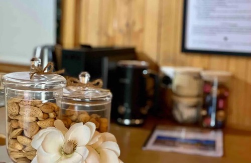 The Basin Maison | Mountain View Spa Cottage
