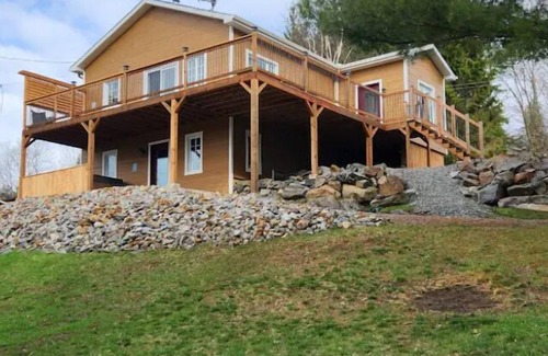 Papineau Regional County Municipality Maison | Mountain View with a HotTub, 7 mins-LacSimon
