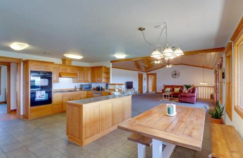 Fairfield Bay Maison | Mountain Views and Shared Pool Ozarks Family Home