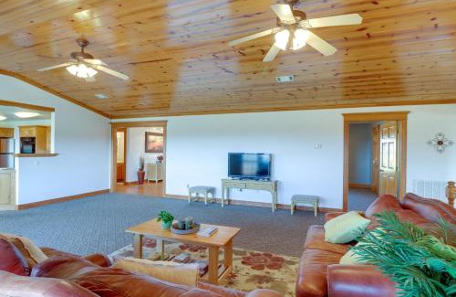 Fairfield Bay Maison | Mountain Views and Shared Pool Ozarks Family Home