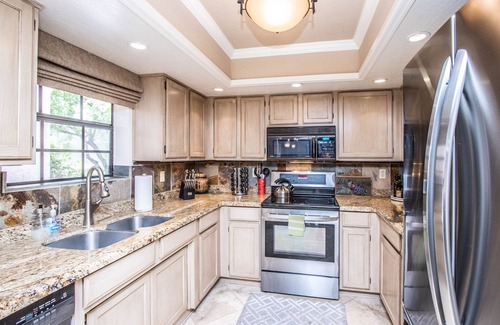 Cabrillo Square Copropriété | Mountain Views and walk out to Silverado golf course and greenbelt by Old Town