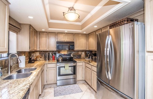 Cabrillo Square Copropriété | Mountain Views and walk out to Silverado golf course and greenbelt by Old Town