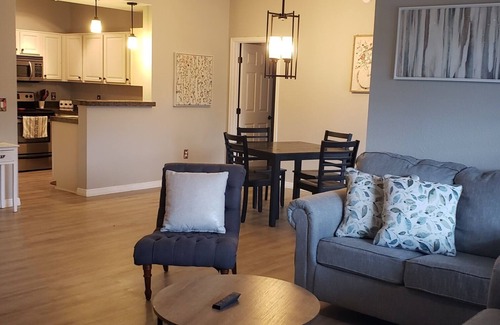 Oro Valley Copropriété | Mountain views await in this newly renovated condo in Oro Valley