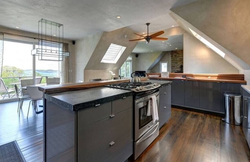 New Lebanon Maison | Modern Retreat with Stunning Western Views