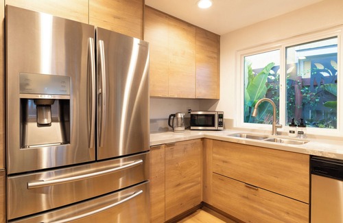 Bay Terraces Maison | Mountain Views/Hot Tub/Arcade Games/ Luxury Home!