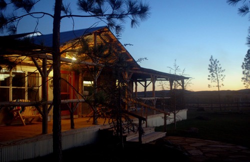 Lawton Maison | Le Bunkhouse Lodge est une retraite luxueuse dans les montagnes Wichita