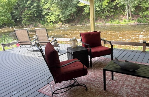 Elizabethton Maison | Les montagnes entourent la façade de la rivière Doe, 400 pi de pêche à la truite à votre porte arrière