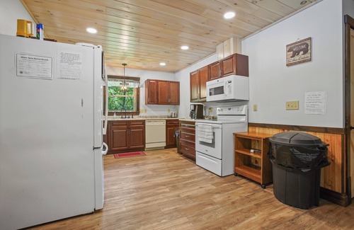 Allenwood Cabine | Mountainside Cabin | Pet Friendly | Secluded & near ATV Trails