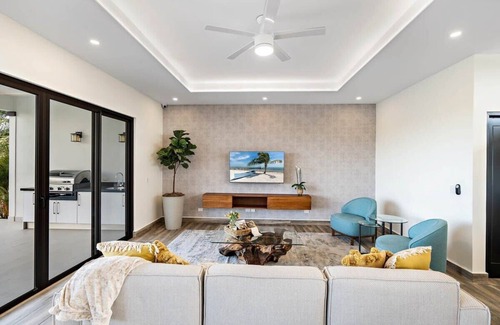 Coco Maison | Mountaintop 4-Bedroom with Pool, Huge Views