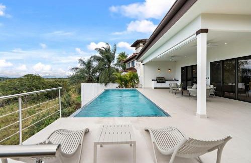 Coco Maison | Mountaintop 4-Bedroom with Pool Huge Views