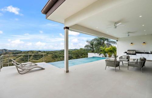 Coco Maison | Mountaintop 4-Bedroom with Pool Huge Views