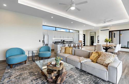 Coco Maison | Mountaintop 4-Bedroom with Pool Huge Views