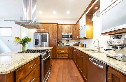 Sloan Lake Maison | ★ Movie Theater ★ Fire Pit ★ Outdoor Space! ★