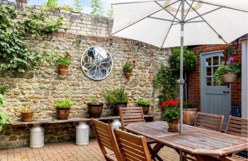 Midhurst Maison | Mowers Mews