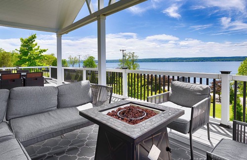 Lodi Maison | Moxie on the Lake: Relaxing Pet Friendly Seneca Lake Getaway!