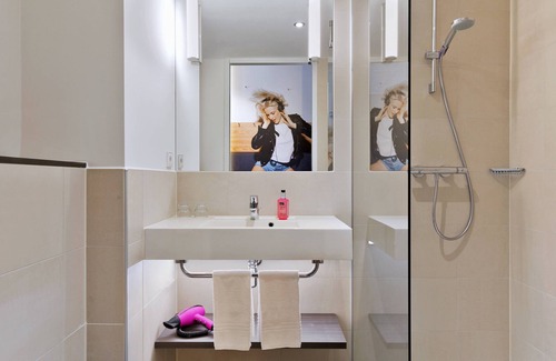Westpoort Hôtel | Moxy Amsterdam Houthavens