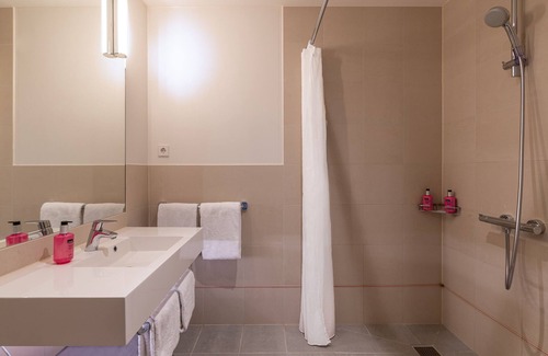 Westpoort Hôtel | Moxy Amsterdam Houthavens