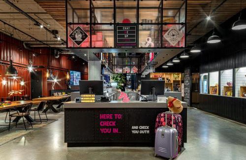Westpoort Hôtel | Moxy Amsterdam Houthavens