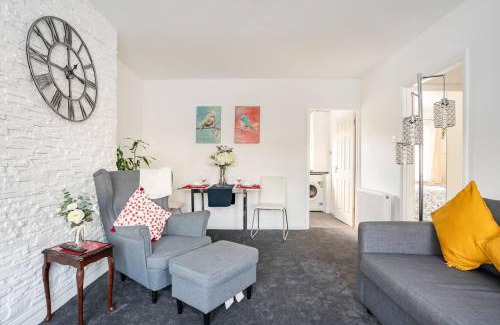 Redbridge Appartement | MOYDOM Cosy Apt sleeps 4 with self breakfast & carpark