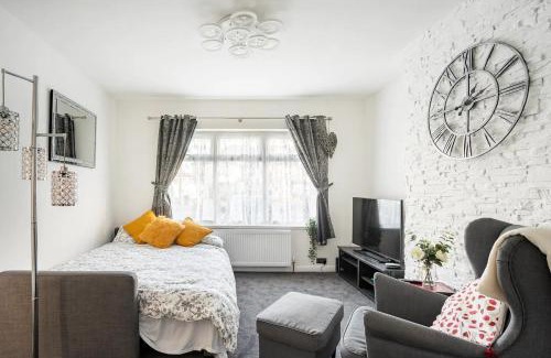 Redbridge Appartement | MOYDOM Cosy Apt sleeps 4 with self breakfast & carpark
