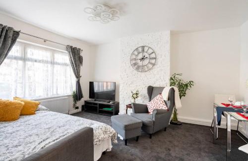 Redbridge Appartement | MOYDOM Cosy Apt sleeps 4 with self breakfast & carpark