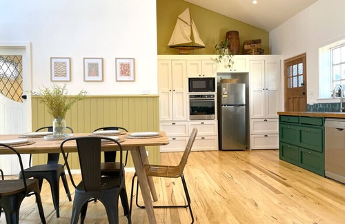 Sunderland Bay Appartement | Coastal Farmhouse: The cottage