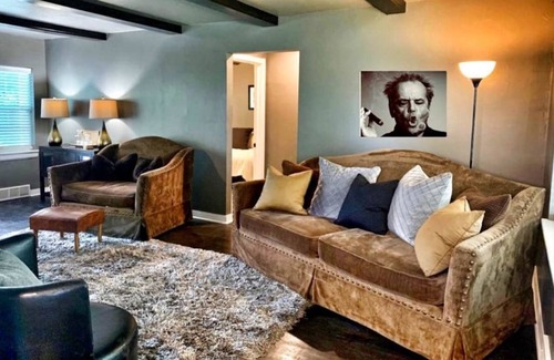 Cleveland UCD Maison | Mr Big! Luxurious, 2 Story long term stays welcome