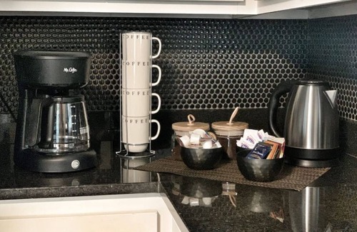 Cleveland UCD Maison | Mr Big! Luxurious, 2 Story long term stays welcome