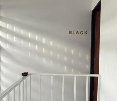 Bangkok City Centre Appartement | Mr Black & Ms White -Self Check in accommodation