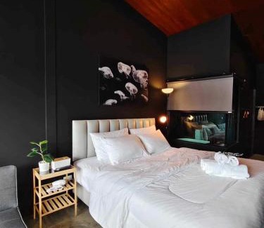 Bangkok City Centre Appartement | Mr Black & Ms White -Self Check in accommodation